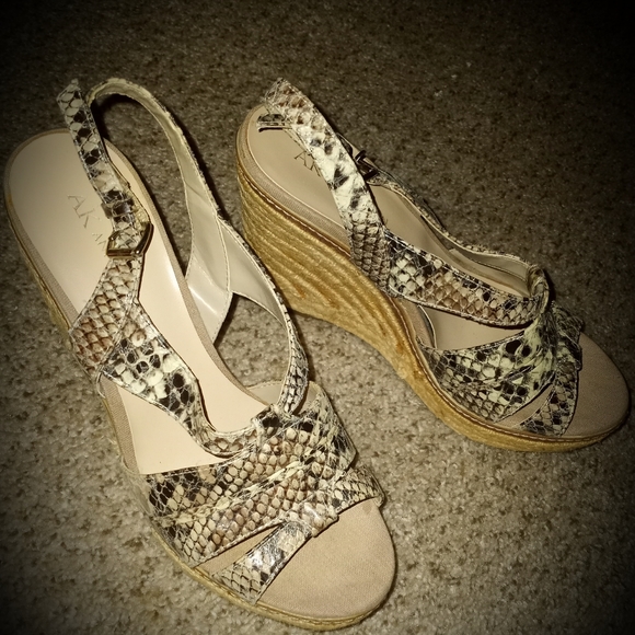 Anne Klein Killer Wedges. Size 7 - Picture 1 of 7